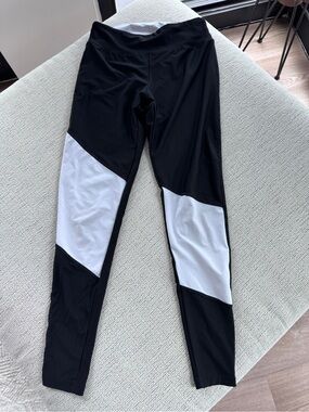 Marika Black and White Colorblock Athletic Leggings Size S